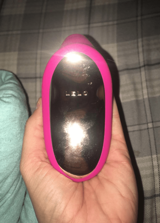 holding the lelo sona